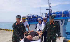 Đảo Trường Sa cấp cứu ngư dân bị đột qụy não