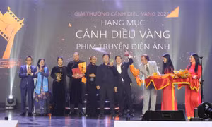 Tối 13/9/2022, Phó Thủ tướng Vũ Đức Đam đã trao giải thưởng Cánh diều cho các tác phẩm, nghệ sĩ, người làm phim xuất sắc năm 2021