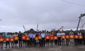 Hải đoàn 42 BTL Vùng Cảnh sát biển 4 đồng hành với ngư dân Cà Mau