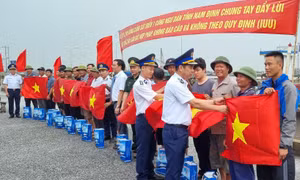Vùng Cảnh sát biển 1 đồng hành với ngư dân Nam Định