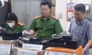 Cảnh sát biển phối hợp bắt giữ đường dây vận chuyển 54 bánh heroin