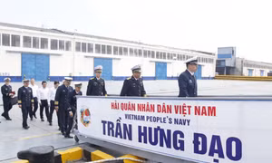 Tàu Trần Hưng Đạo và Lý Thái Tổ của Hải quân Việt Nam giao lưu hữu nghị tại Trung Quốc 