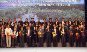 'Điểm tựa của bản làng' tôn vinh những người có uy tín tiêu biểu