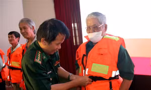 Phó Thủ tướng Lê Minh Khái chỉ đạo xuất cấp vật tư, thiết bị cho Ủy ban Ứng phó sự cố, thiên tai và Tìm kiếm cứu nạn