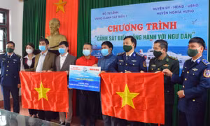 Sát cánh cùng ngư dân tỉnh Nam Định an tâm bám biển