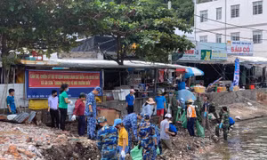 Cảnh sát biển chung tay bảo vệ môi trường biển