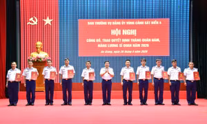 Cảnh sát biển trao quyết định thăng quân hàm sĩ quan năm 2026