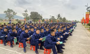 Giáo dục truyền thống cho chiến sĩ mới nhập ngũ 