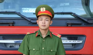 Thượng sĩ công an ‘Vì nước quên thân, vì dân phục vụ’