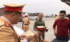 Ra quân kiểm tra nồng độ cồn và test thử ma túy đối với lái xe cao tốc Hà Nội- Hải Phòng 