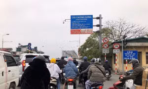 Cầu Chương Dương ùn tắc cục bộ trong sáng đầu tuần 