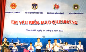 Lan tỏa tình yêu biển, đảo tới các em học sinh trên quê hương Hải Dương