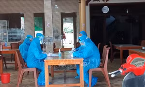 Việt Nam thêm 2 ca mới mắc COVID-19; Hà Nội sẽ chi trả hỗ trợ cho người dân khó khăn trước 30/4 
