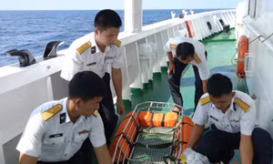 Hải quân điều động 3 tàu tìm kiếm cứu nạn ngư dân gặp nạn trên biển Trường Sa