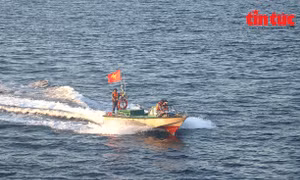 Chung tay ủng hộ xuồng CQ vì Trường Sa thân yêu