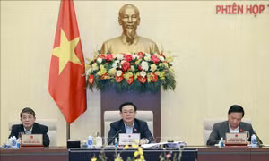 Chủ tịch Quốc hội Vương Đình Huệ phát biểu tại Phiên họp thứ 21 của Ủy ban Thường vụ Quốc hội.