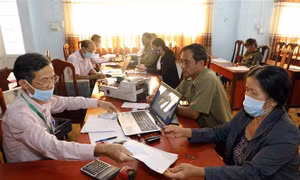 Vay để trả lương ngừng việc, trả lương phục hồi sản xuất có lãi suất 0%