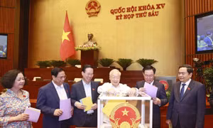 Tổng Bí thư Nguyễn Phú Trọng và các đồng chí lãnh đạo Đảng, Nhà nước bỏ phiếu tín nhiệm