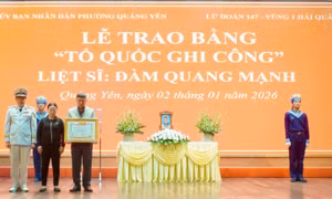 Trao Bằng Tổ quốc ghi công liệt sĩ Đàm Quang Mạnh anh dũng hy sinh tại Trường Sa