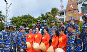 Tư lệnh Hải quân kiểm tra công tác huấn luyện sẵn sàng chiến đấu tại Trường Sa 
