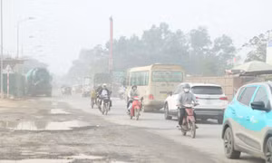 Hà Nội khuyến cáo hạn chế ra ngoài, điều chỉnh giờ học khi ô nhiễm nghiêm trọng