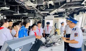 Lan tỏa tình yêu biển, đảo đến thế hệ trẻ tại Hải đoàn 32