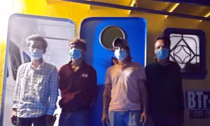 Vào lúc 4 giờ ngày 26/4/2021, tổ tuần tra Đồn Biên phòng Cửa khẩu cảng An Thới (thành phố Phú Quốc, tỉnh Kiên Giang) đã phát hiện 2 xà lan chạy từ phía Campuchia về Phú Quốc nên đã chặn bắt, áp giải phương tiện và 4 đối tượng về đơn vị để tiến hành c