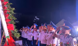 Tuổi trẻ Cảnh sát biển thắp nến tri ân các anh hùng liệt sĩ