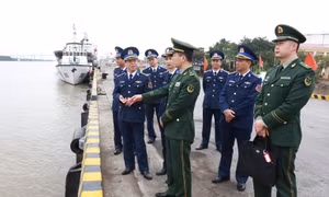 Đoàn công tác Cục Cảnh sát biển Trung Quốc thăm Cảng Hải đội 112 thuộc Hải đoàn 11, Bộ Tư lệnh Vùng Cảnh sát biển 1