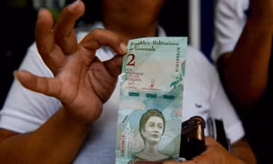 Một ngày sau khi đổi tiền, các thành phố Venezuela gần như ‘tê liệt’