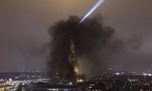 Phe Áo vàng biểu tình, đốt phá thâu đêm, tháp Eiffel chìm trong khói đen