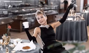 Bí mật của nữ diễn viên Audrey Hepburn về người mẹ sùng bái Hitler