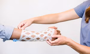 Khuôn bó bột kiểu mới không gây ngứa, không mùi, không cần cắt bằng cưa