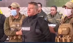 Video Tướng Bolivia bị còng tay, xuất hiện trước truyền thông sau vụ đảo chính bất thành