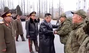 Video lễ tuyên dương các công binh Triều Tiên trở về sau nhiệm vụ ở Liên bang Nga