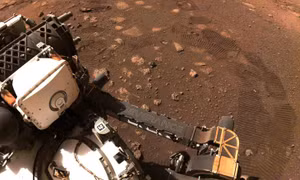 Tàu thăm dò của NASA lăn bánh lần đầu tiên trên Sao Hỏa
