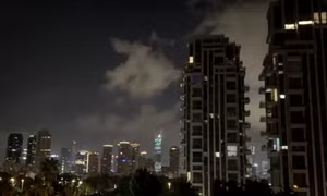 Houthi phóng tên lửa vào Israel, còi báo động vang khắp Tel Aviv