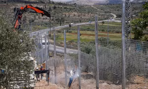 Hàng rào của Israel biến thị trấn ở Bờ Tây thành 'nhà tù lộ thiên"