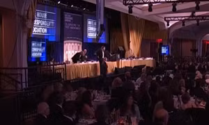 Video mật vụ Mỹ chạy về phía Tổng thống Trump khi có tiếng súng nổ