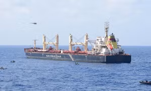 Chi tiết vụ Hải quân Ấn Độ giải cứu thành công tàu bị cướp biển Somalia bắt giữ