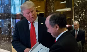 Mối quan hệ giữa ông trùm công nghệ Nhật Bản và Tổng thống Trump