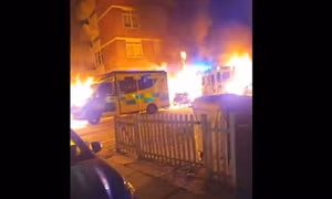 Video xe cứu thương tình nguyện của người Do Thái bị đốt ở London