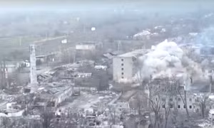 Liên bang Nga công bố video không kích các tòa nhà ở Donetsk