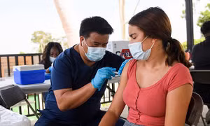 Khả năng ‘miễn dịch siêu nhân’ nhờ tiêm vaccine sau khi mắc COVID-19