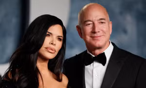 Tỷ phú Jeff Bezos đính hôn với bạn gái