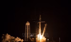 NASA và SpaceX lùi lịch phóng tàu Crew Dragon lên ISS