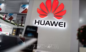 Hai hãng viễn thông Nhật Bản thông báo tạm ngừng bán điện thoại Huawei
