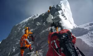 Nhiều người leo đỉnh Everest nhiễm biến thể Nepal, nguy cơ phát tán khắp thế giới