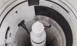 Mỹ hoãn vụ thử tên lửa hạt nhân giữa căng thẳng với Nga ở Ukraine