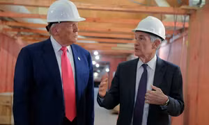Cuộc đối đầu chưa từng có giữa Tổng thống Trump và Fed